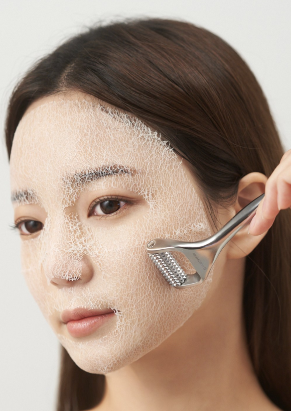 MEDITHERAPY Wrinkle-Fit Needle Face Roller 110.5g - Image 3
